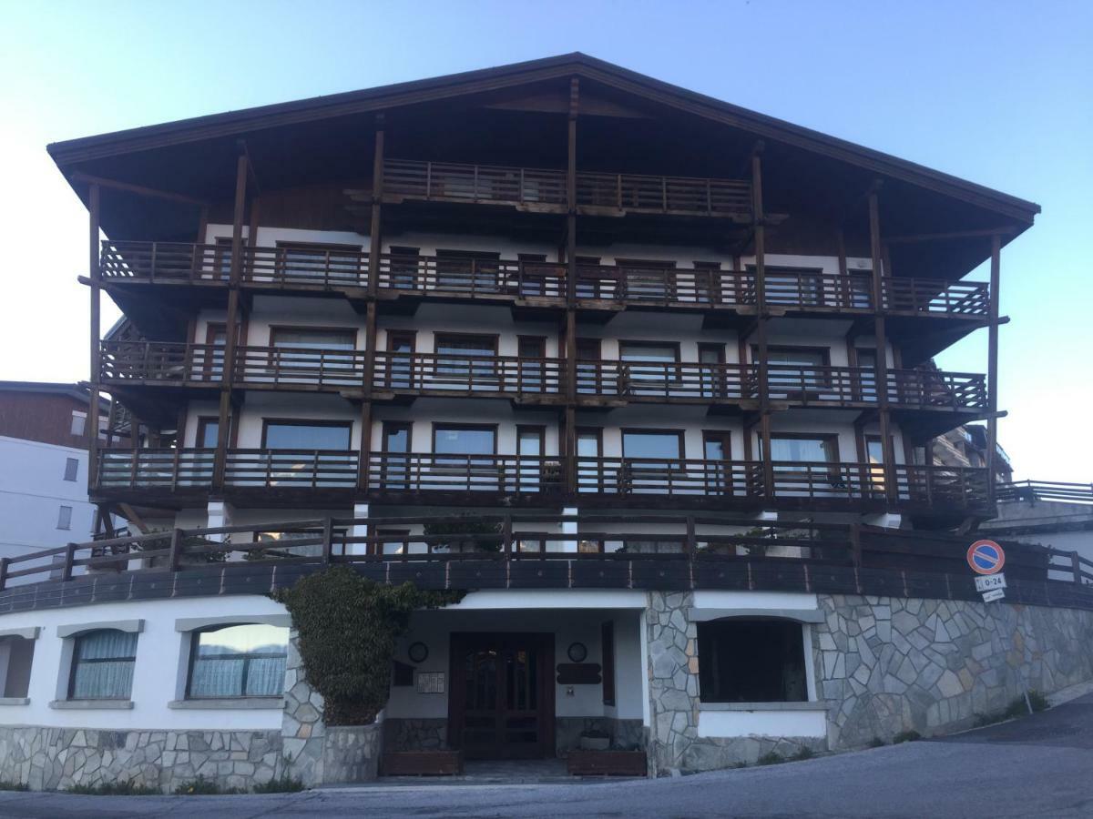 Royal Apartment Sestriere Luaran gambar